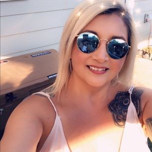 Meet your Posher, Rebecca